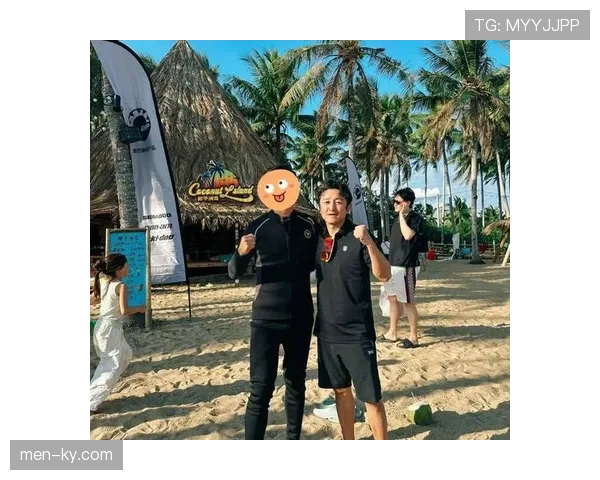 邹市明家的冰箱里塞满了蛋白粉，邻居以为他开了健身房